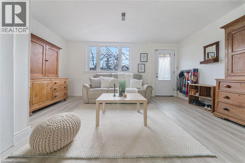 68 OAK Street - Photo 5 of 28, Brantford, Ontario