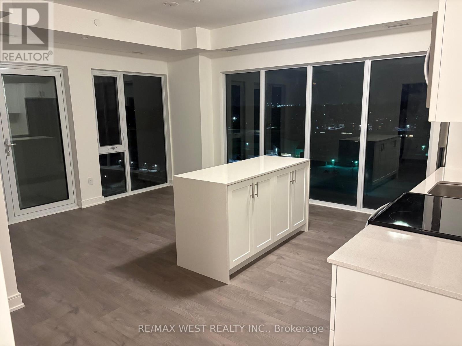 1204 - 705 DAVIS DRIVE - Photo 2 of 9, Newmarket (Huron Heights-Leslie Valley), Ontario