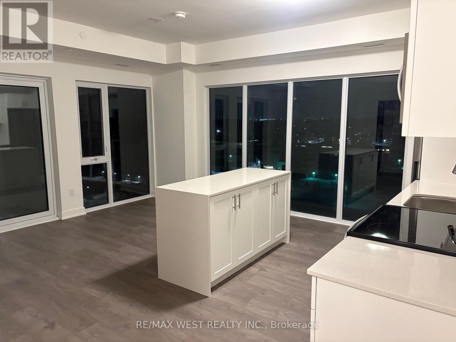 1204 - 705 DAVIS DRIVE - Photo 3 of 9, Newmarket (Huron Heights-Leslie Valley), Ontario