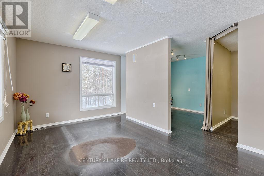 2889 PETAWAWA BOULEVARD — photo 21