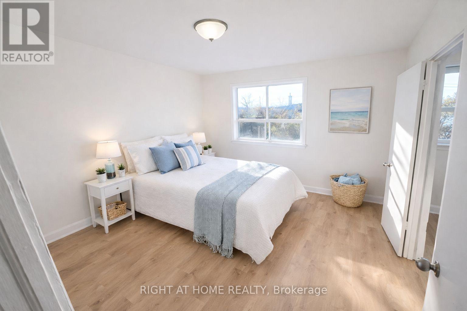 70 BUNNELL CRESCENT - Photo 4 of 27, Toronto (Downsview-Roding-CFB), Ontario