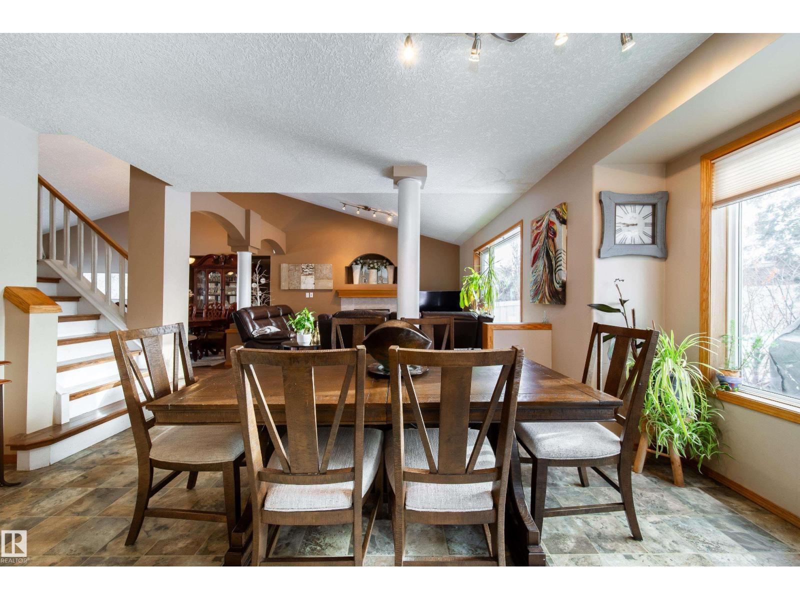 5 EMERSON PL, St. Albert