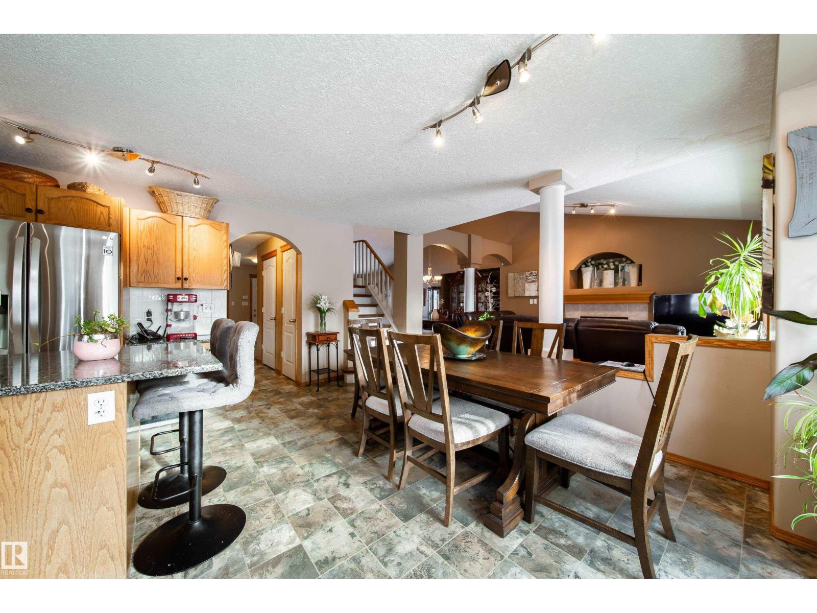 5 EMERSON PL, St. Albert