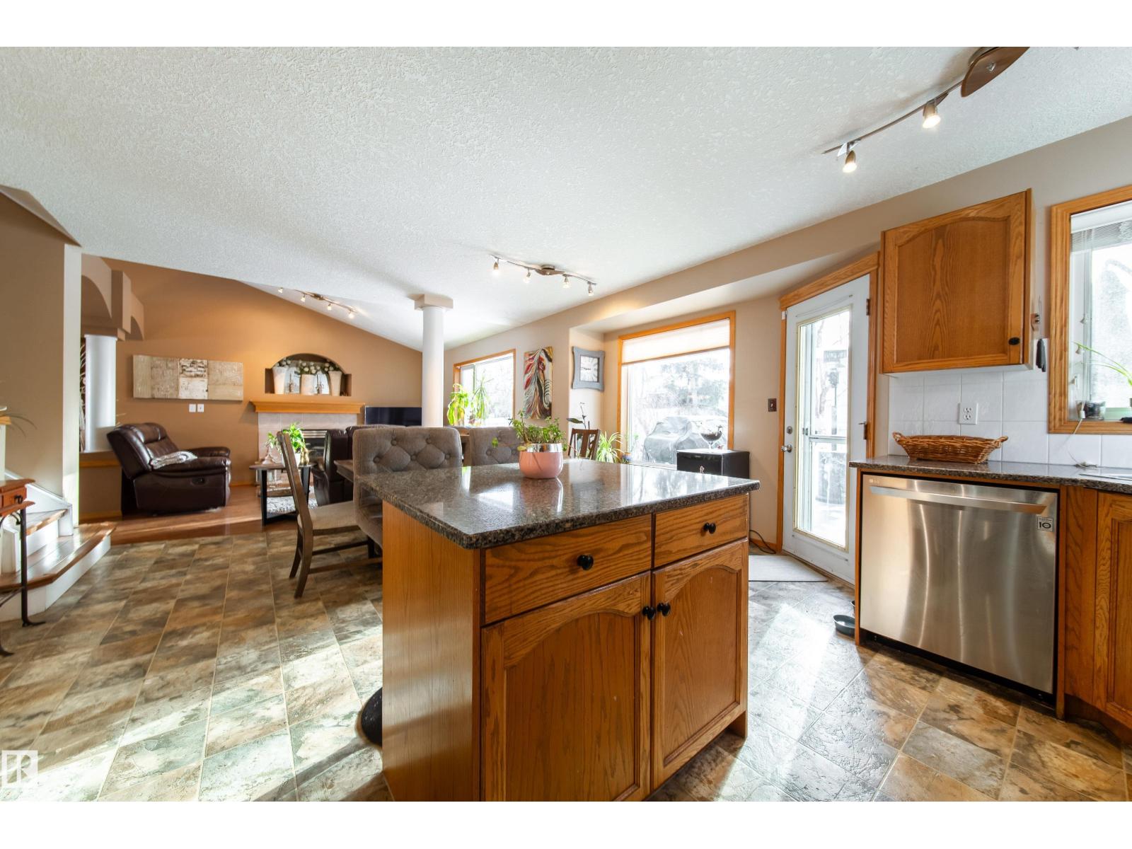 5 EMERSON PL, St. Albert