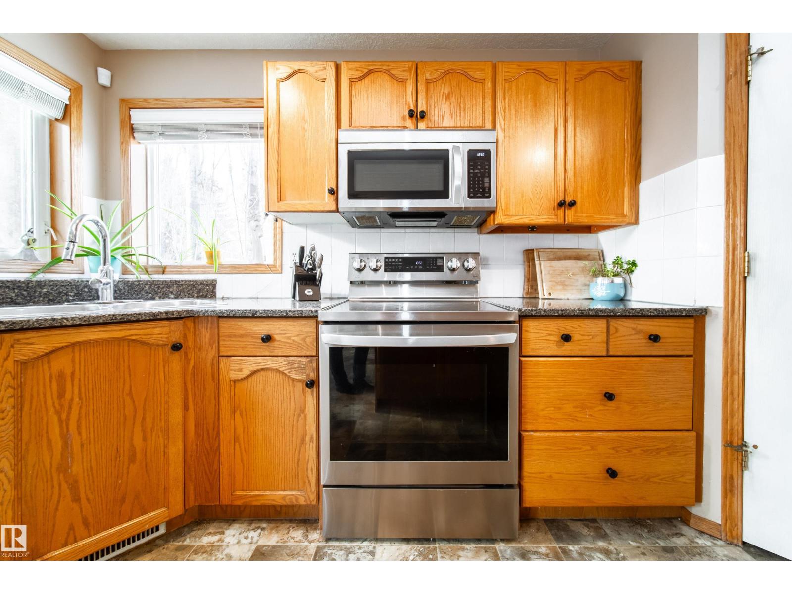 5 EMERSON PL, St. Albert