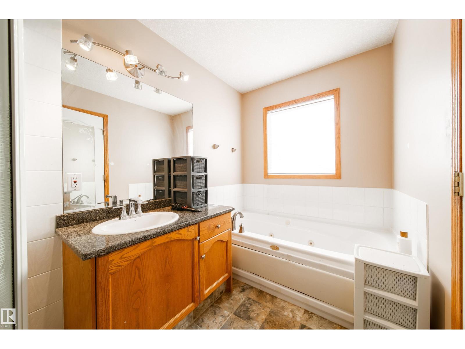 5 EMERSON PL, St. Albert