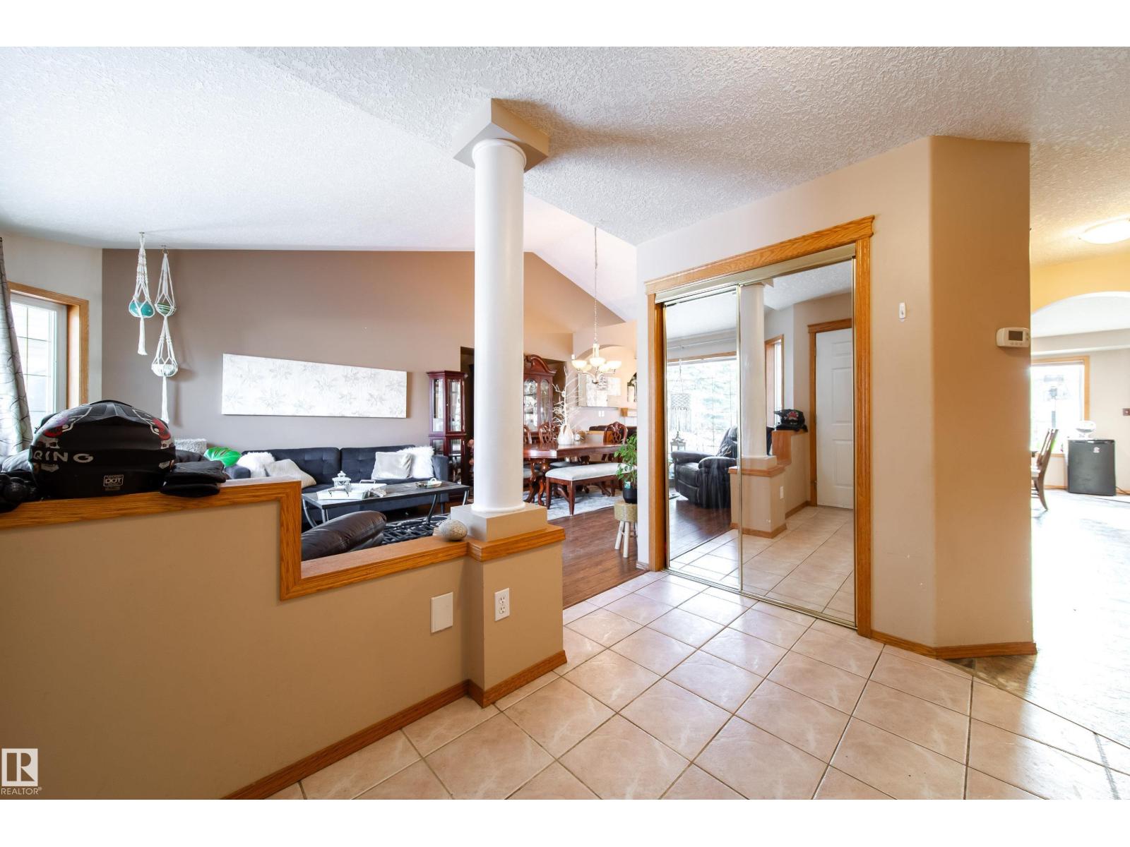 5 EMERSON PL, St. Albert