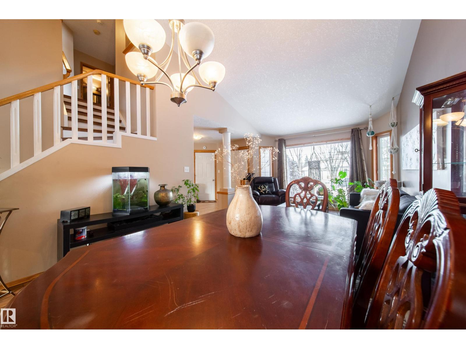 5 EMERSON PL, St. Albert