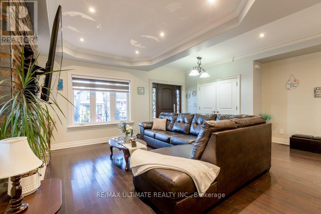 21 THORNTON AVENUE - Photo 5 of 49, Toronto (Caledonia-Fairbank), Ontario