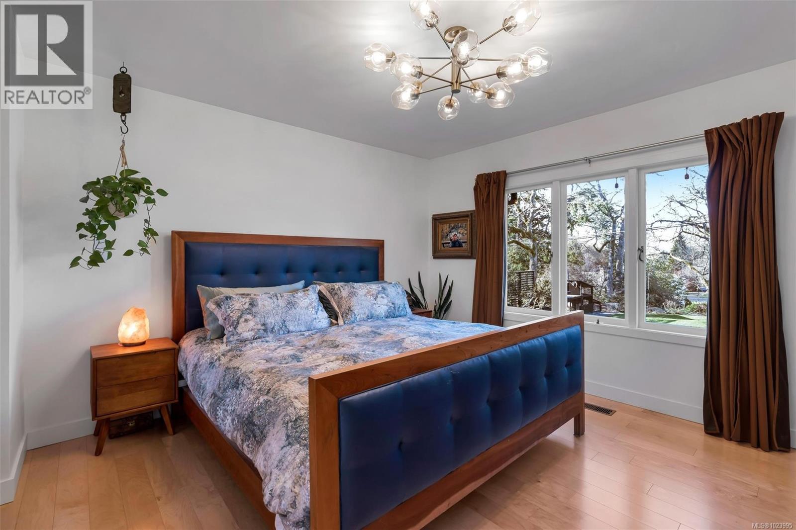 3198 Woodburn Ave, Oak Bay