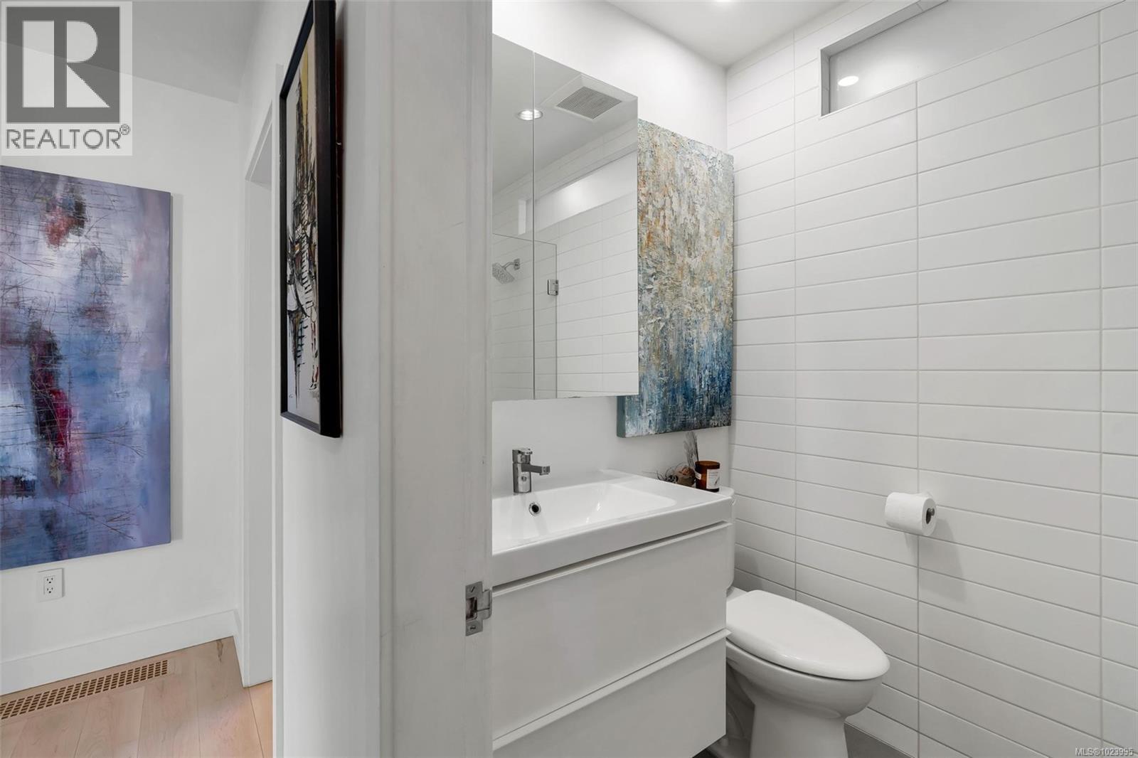 3198 Woodburn Ave, Oak Bay