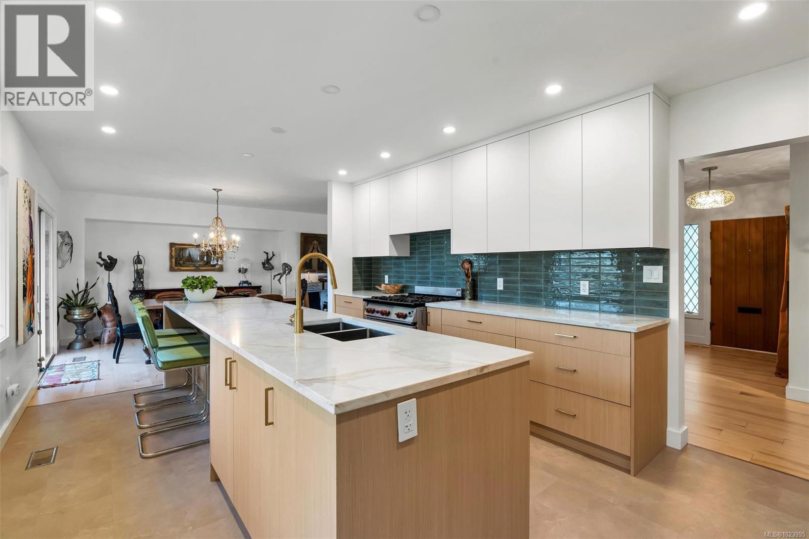 3198 Woodburn Ave, Oak Bay