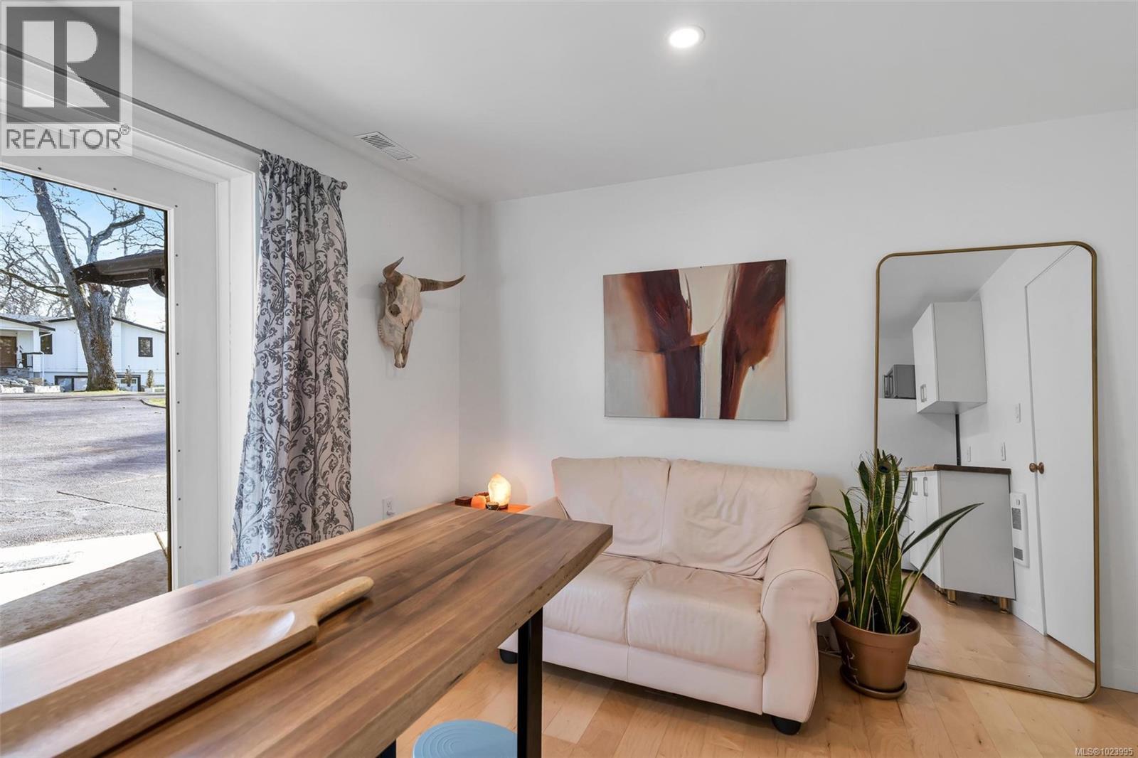 3198 Woodburn Ave, Oak Bay