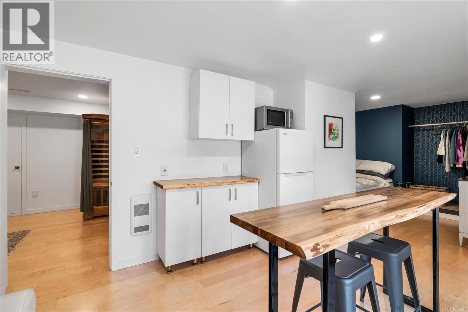 3198 Woodburn Ave, Oak Bay