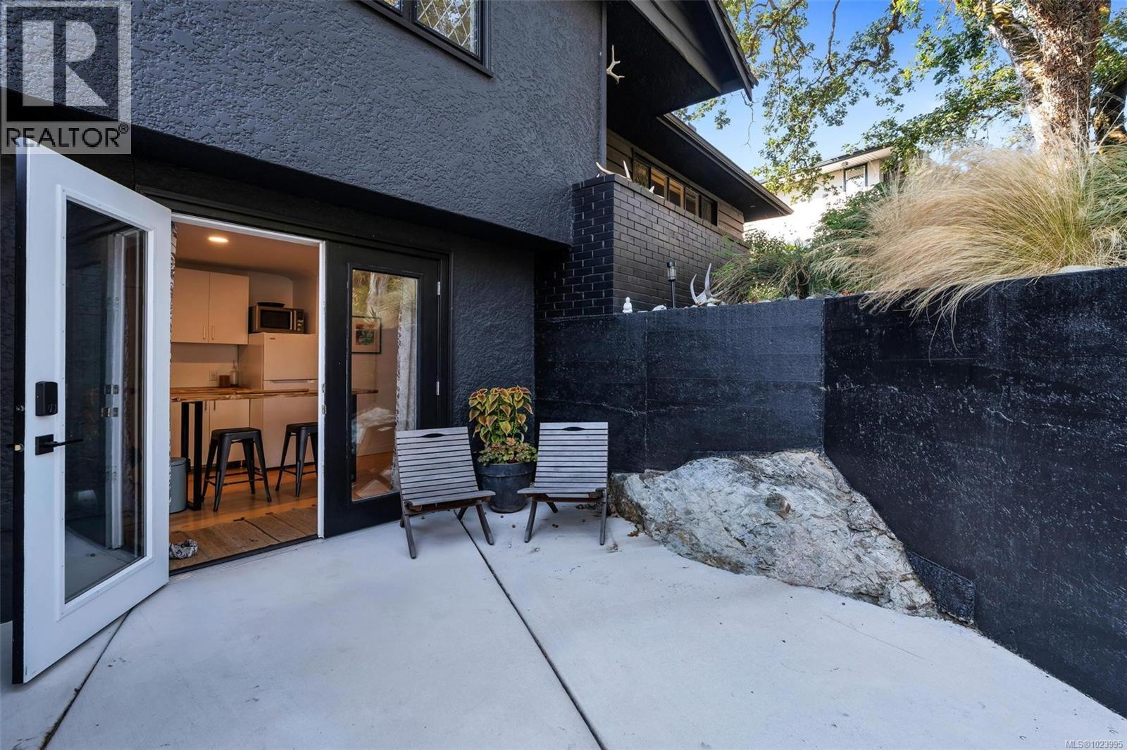 3198 Woodburn Ave, Oak Bay