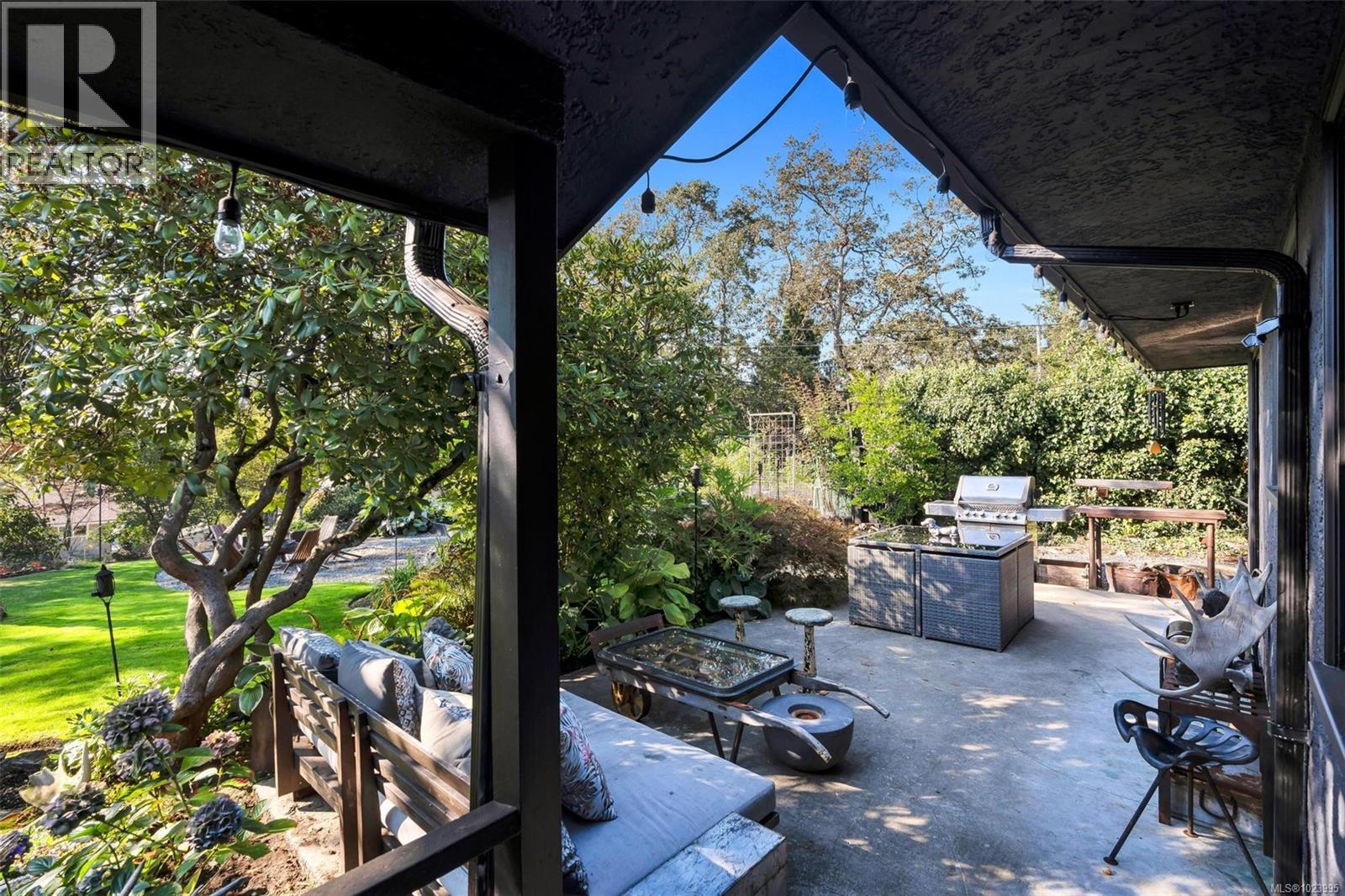 3198 Woodburn Ave, Oak Bay