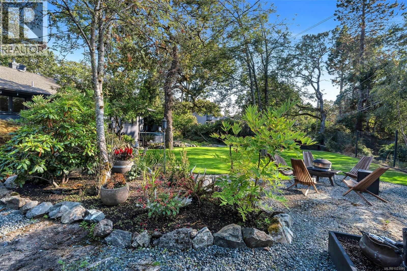 3198 Woodburn Ave, Oak Bay