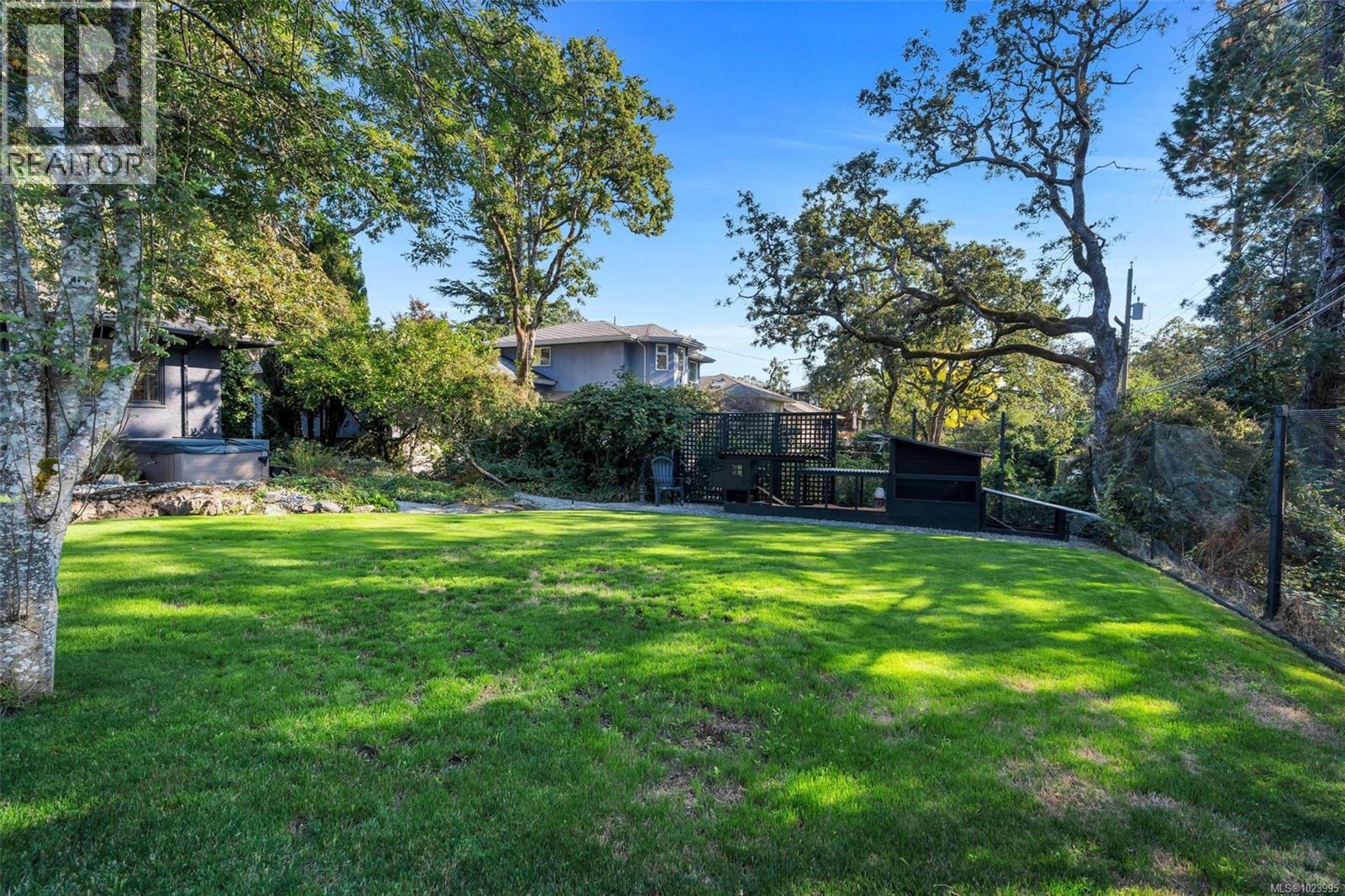 3198 Woodburn Ave, Oak Bay