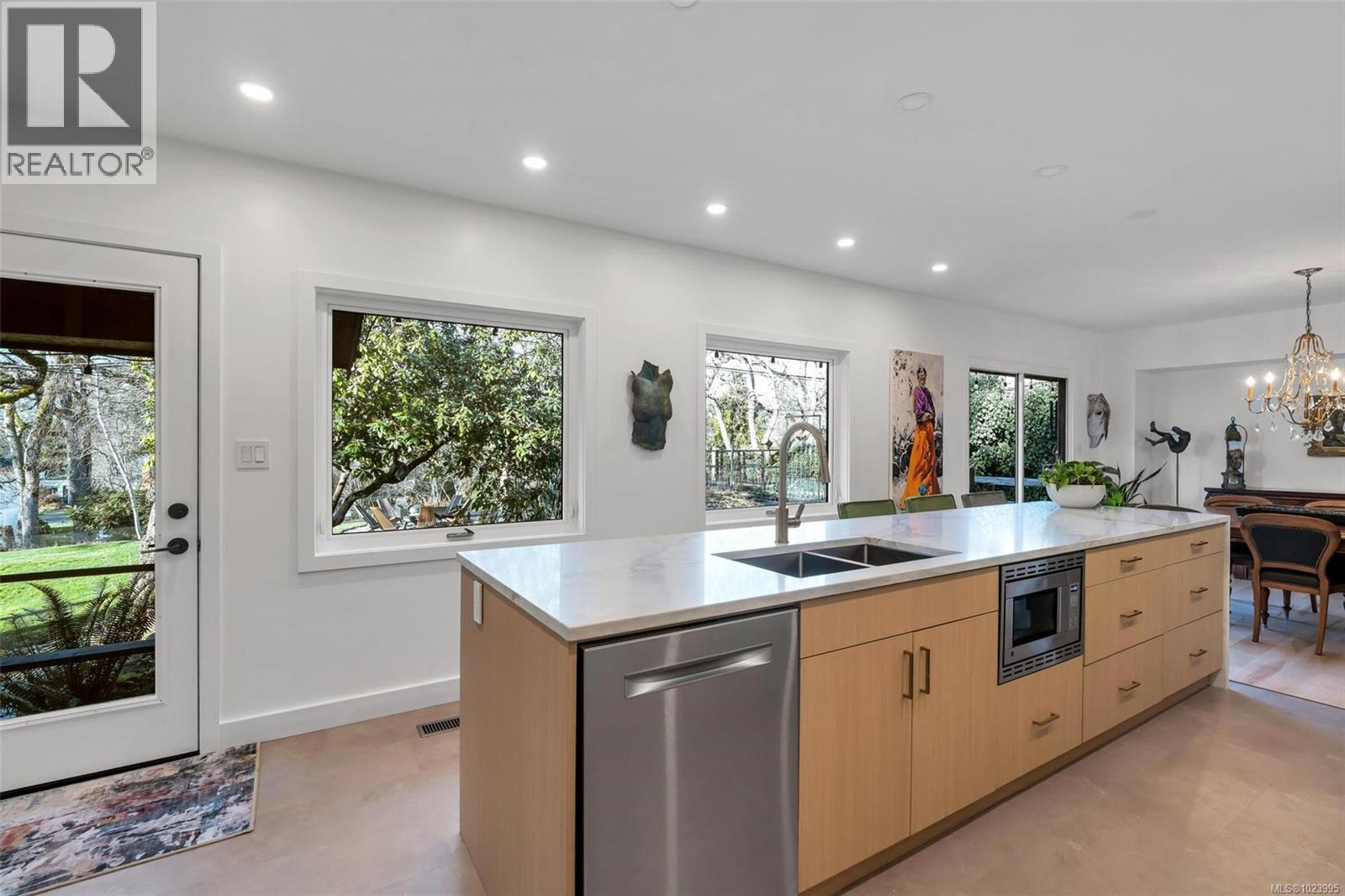 3198 Woodburn Ave, Oak Bay