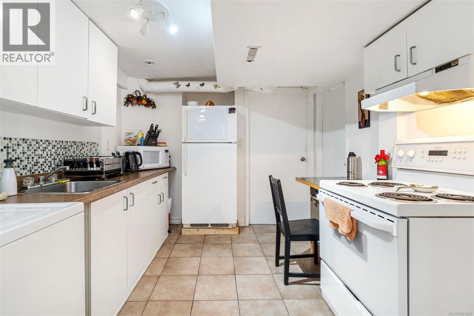  730 Burnside Road West, Saanich