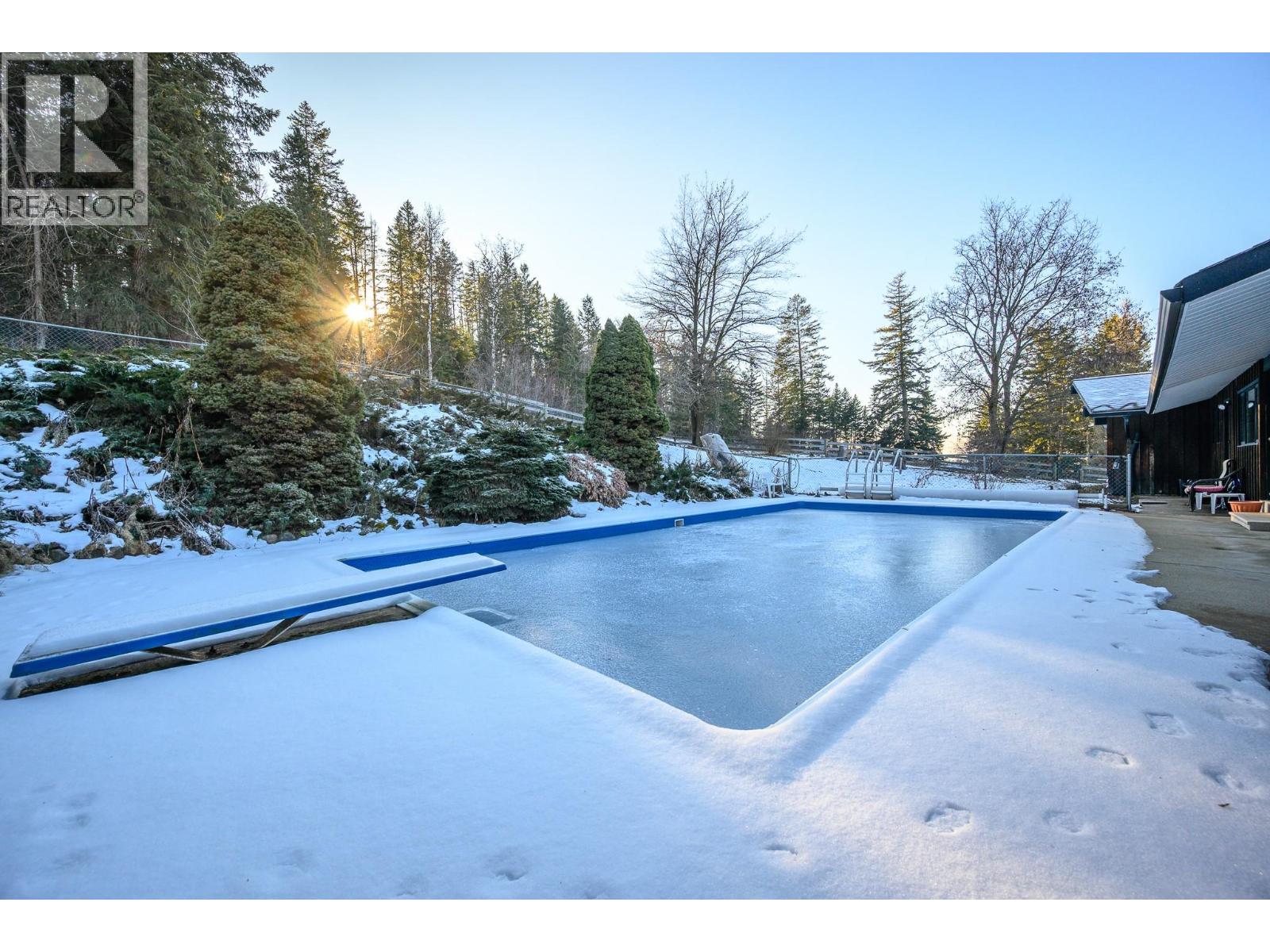 5860 Learmouth Road - 55