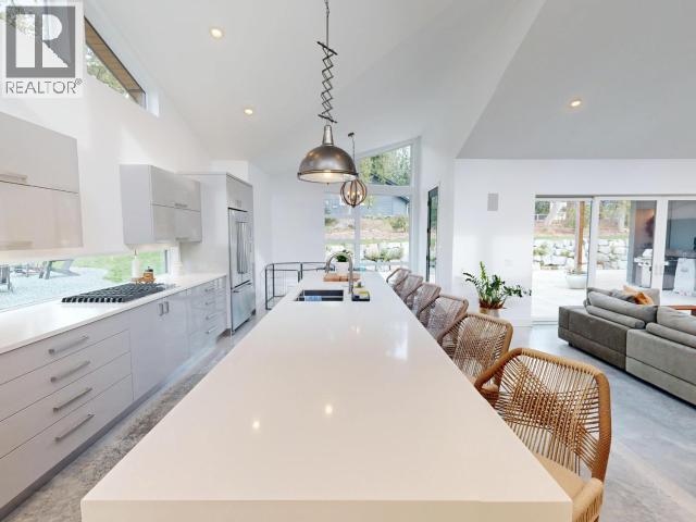 7900 BUTLER RD, Powell River