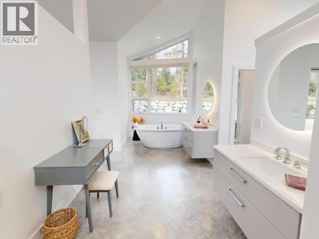 7900 BUTLER RD, Powell River