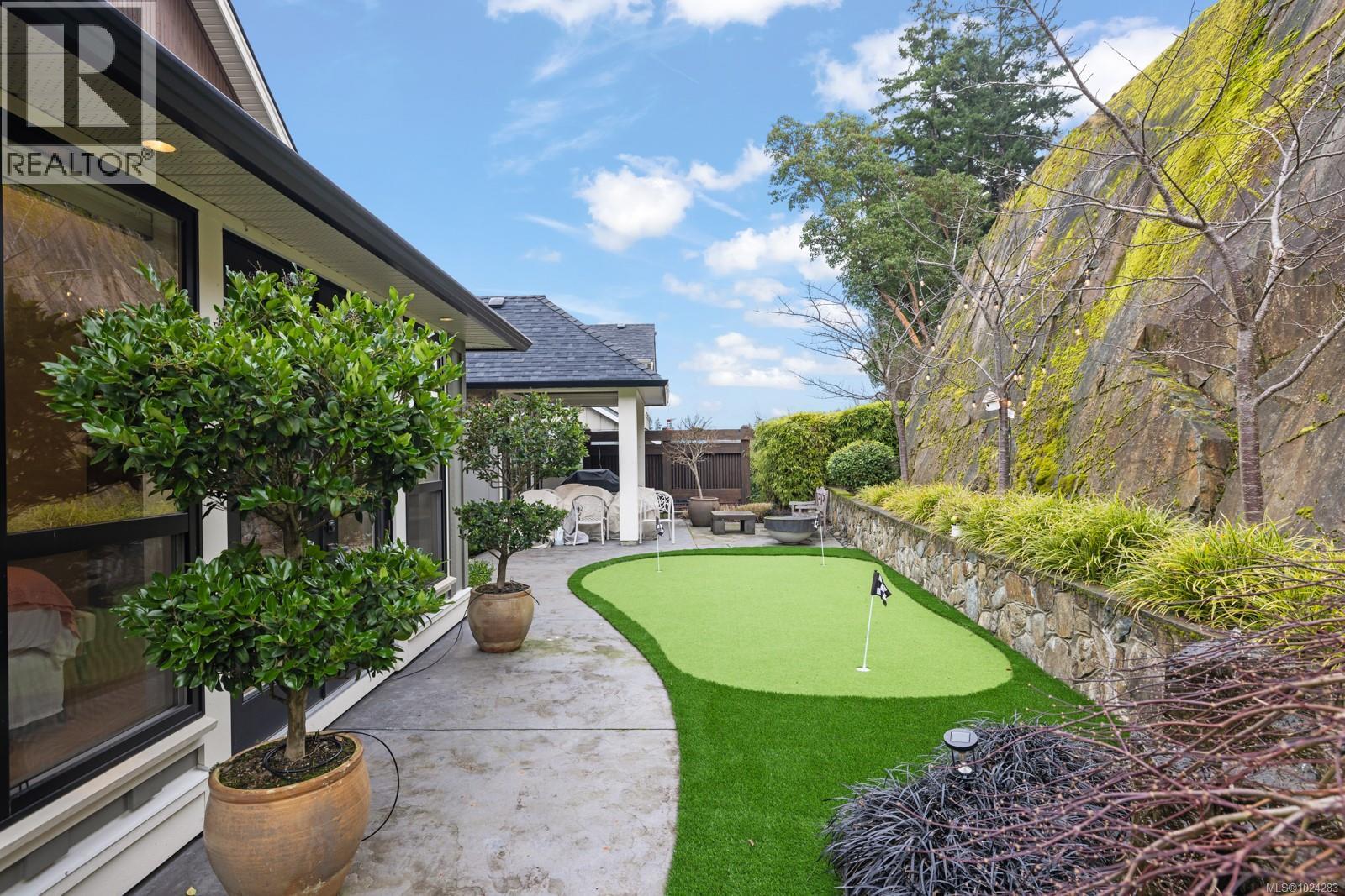  2149 Champions Way, Langford