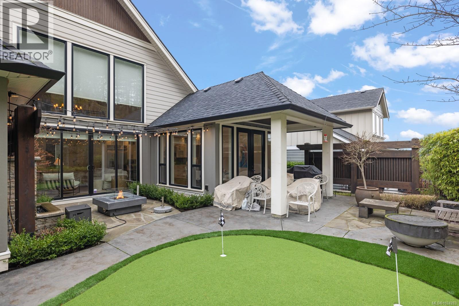  2149 Champions Way, Langford