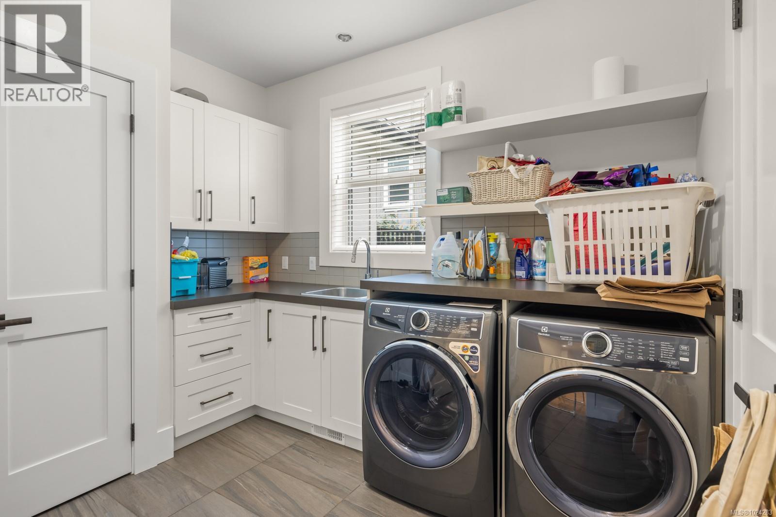  2149 Champions Way, Langford