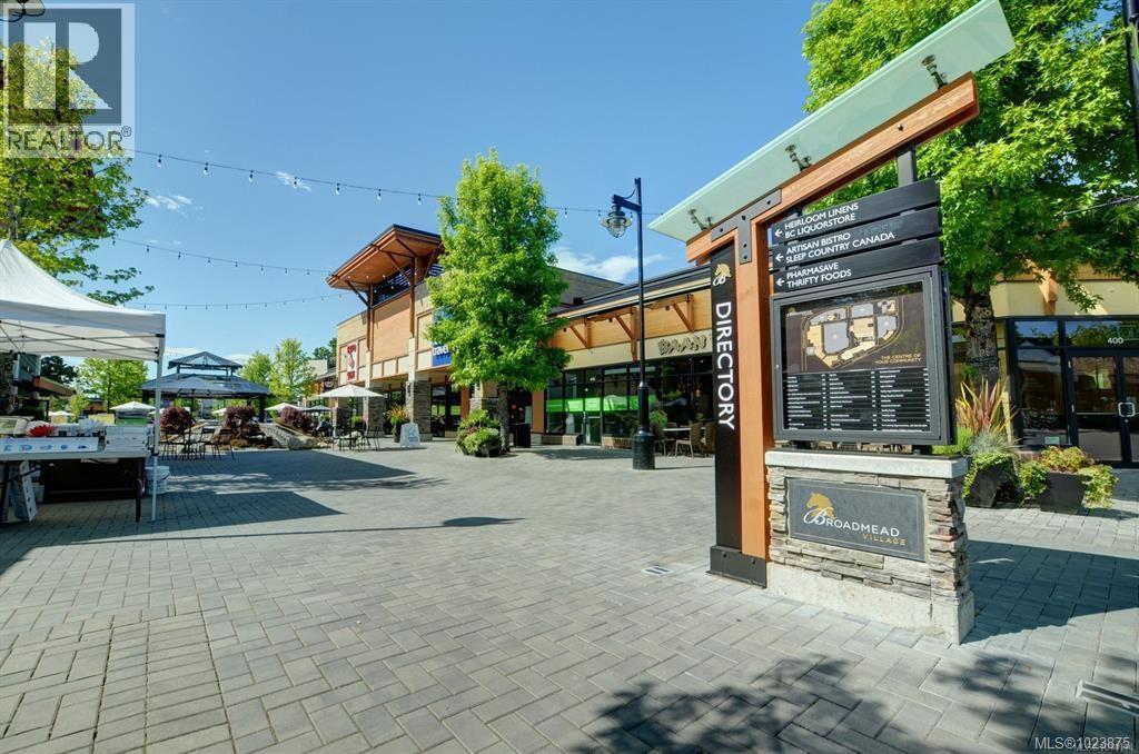 305 990 Doumac Avenue, Saanich