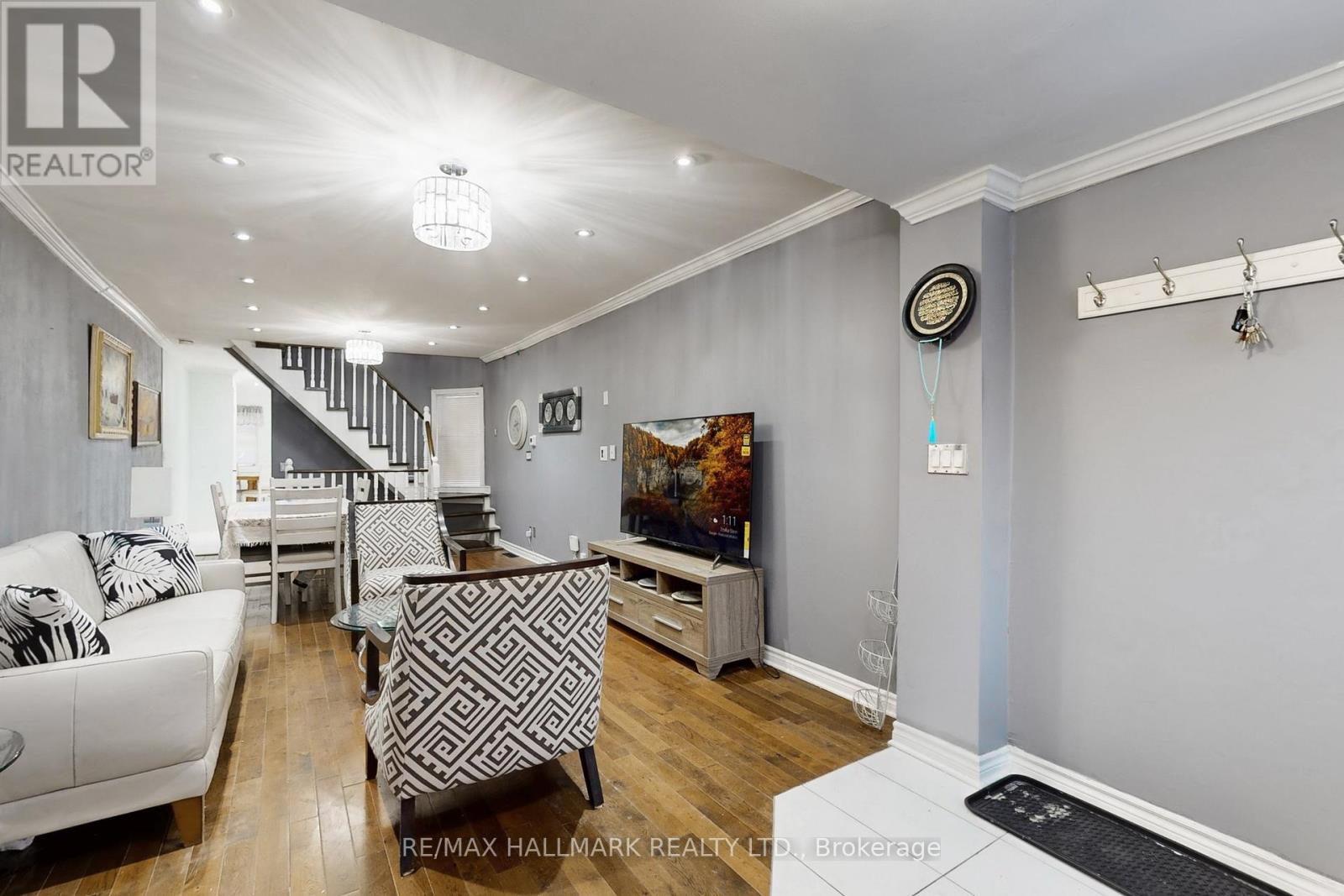 4 KING EDWARD AVENUE - Photo 5 of 36, Toronto (Woodbine-Lumsden), Ontario