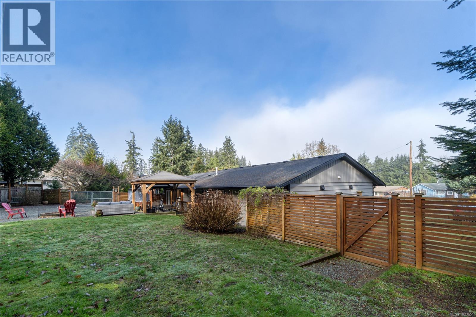 674 Hawthorne Rise, Parksville