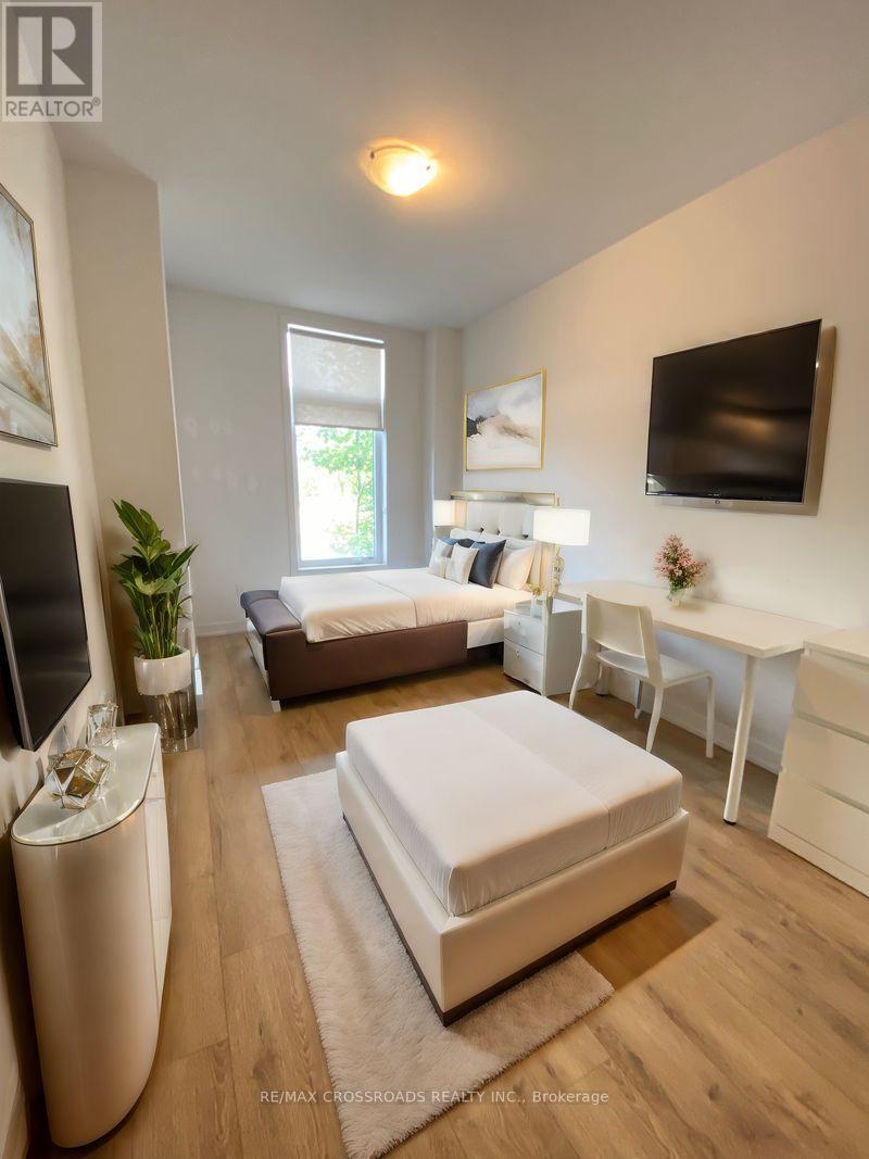 1720 Simcoe Unit 5 photo 4