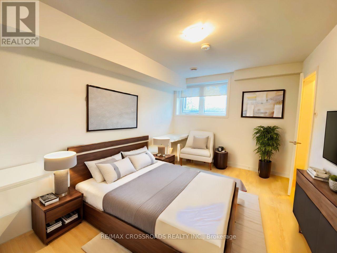 1720 Simcoe Unit 5 photo 5