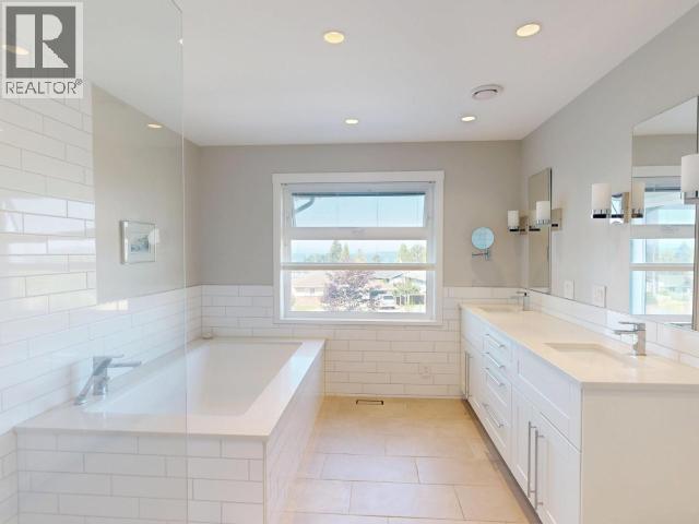 3784 TRAIL PLACE, Powell River