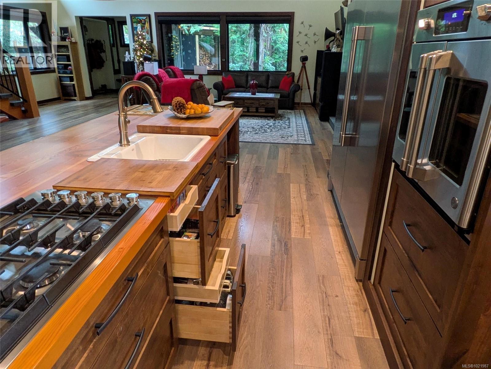 1708 Rainforest Lane, Ucluelet