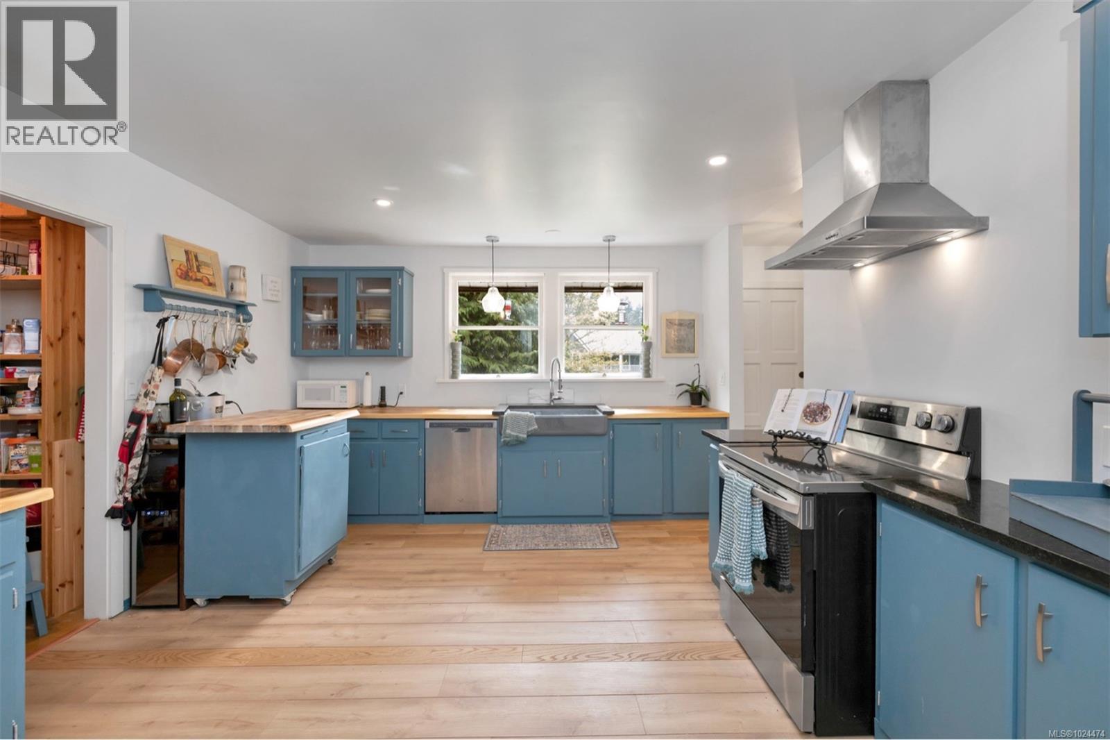 4752 Fairbridge Dr, Duncan