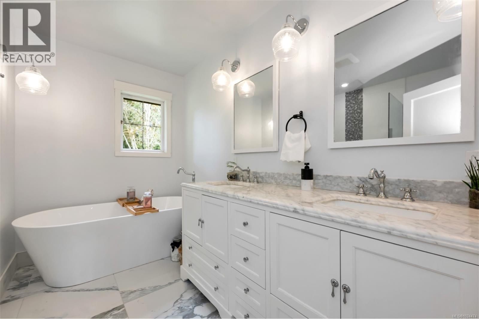 4752 Fairbridge Dr, Duncan