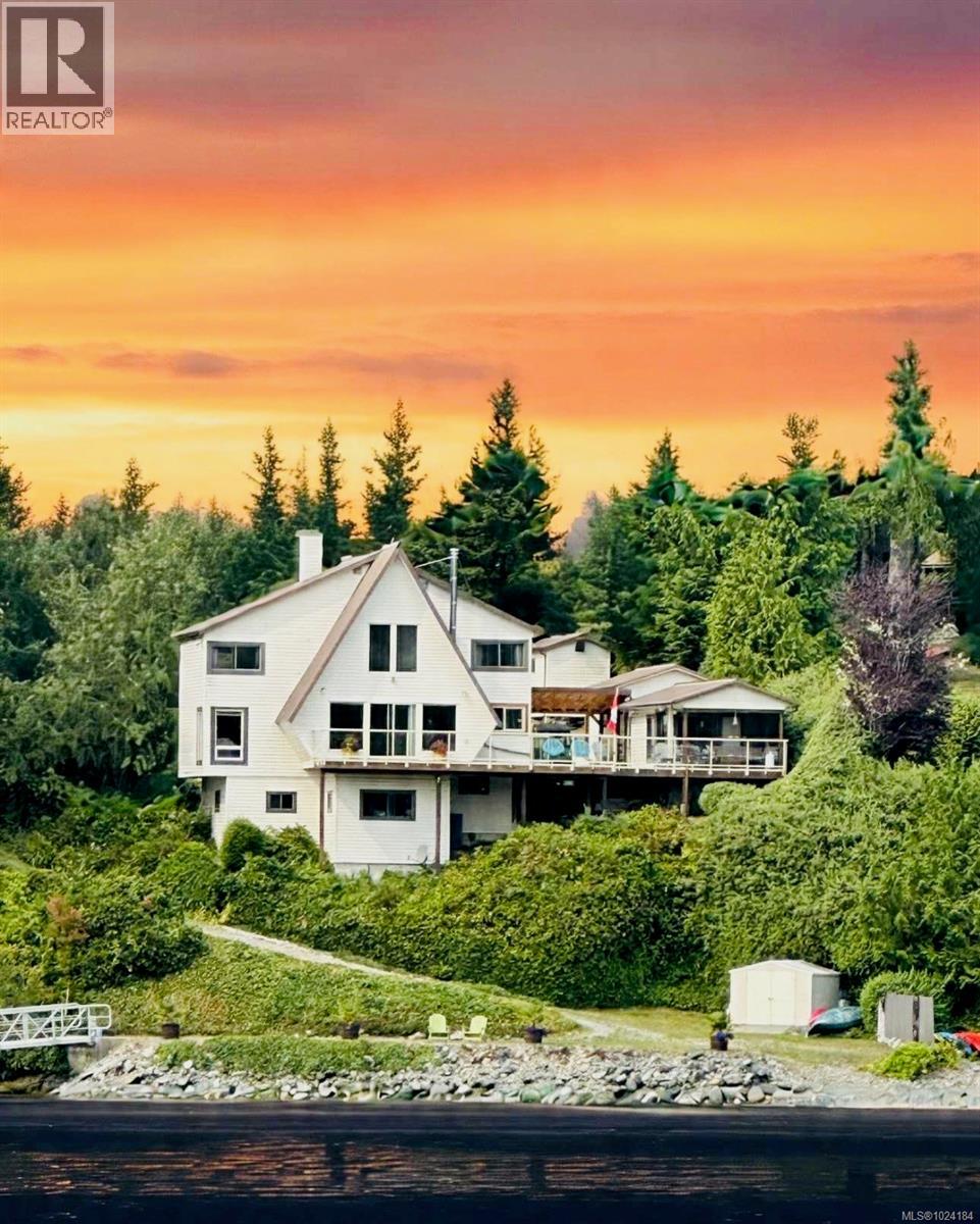 390 Bamfield Inlet, Bamfield