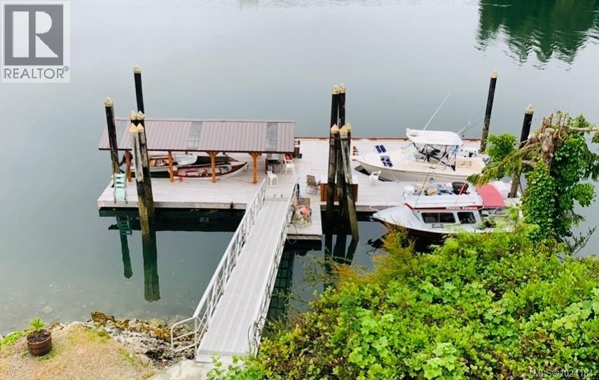 390 Bamfield Inlet, Bamfield