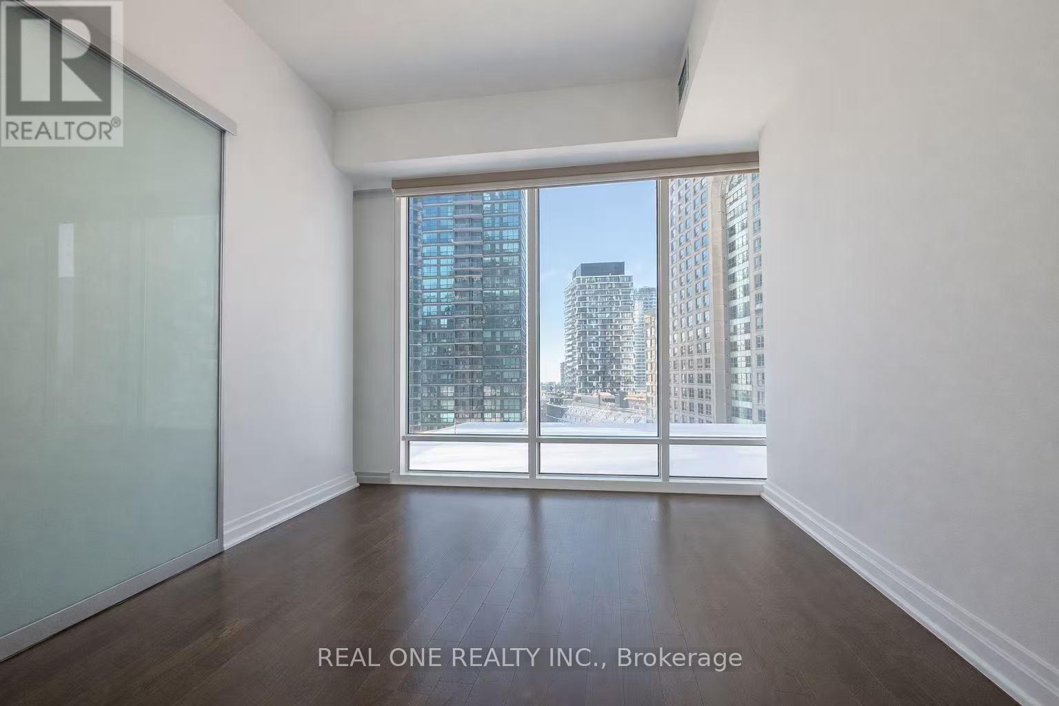 #1107 8 THE ESPLANADE AVENUE - 25