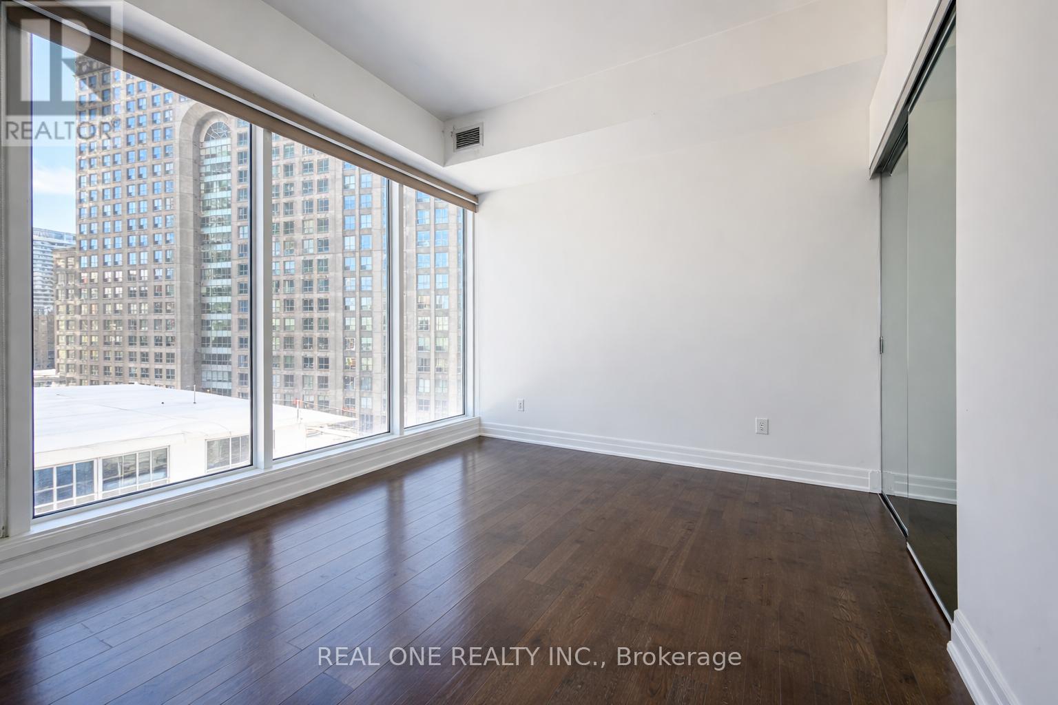 #1107 8 THE ESPLANADE AVENUE - 24