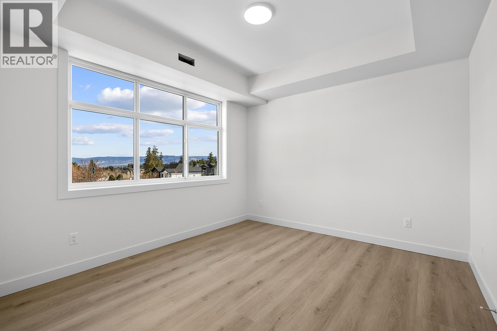 203 5300 Main Street, Kelowna