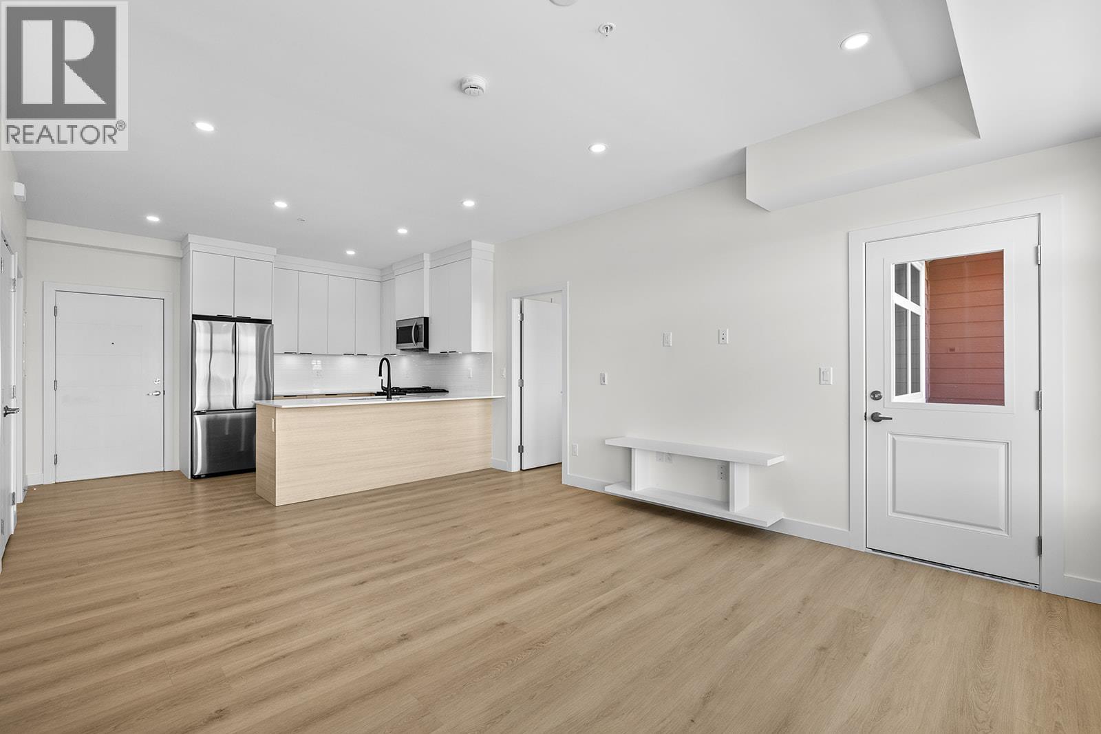 203 5300 Main Street, Kelowna