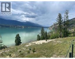 8679 Cottage Lane, Canal Flats, BC V0B1B0 Photo 6