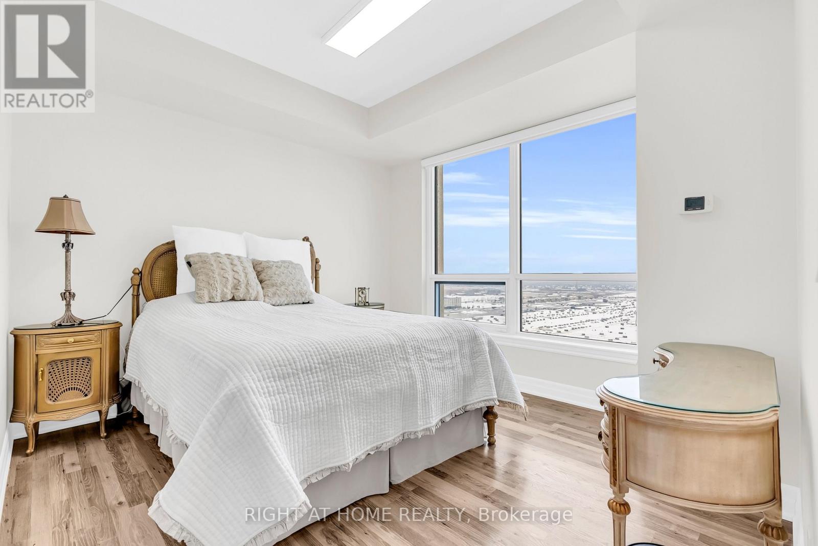 #2309 9075 JANE STREET - 18
