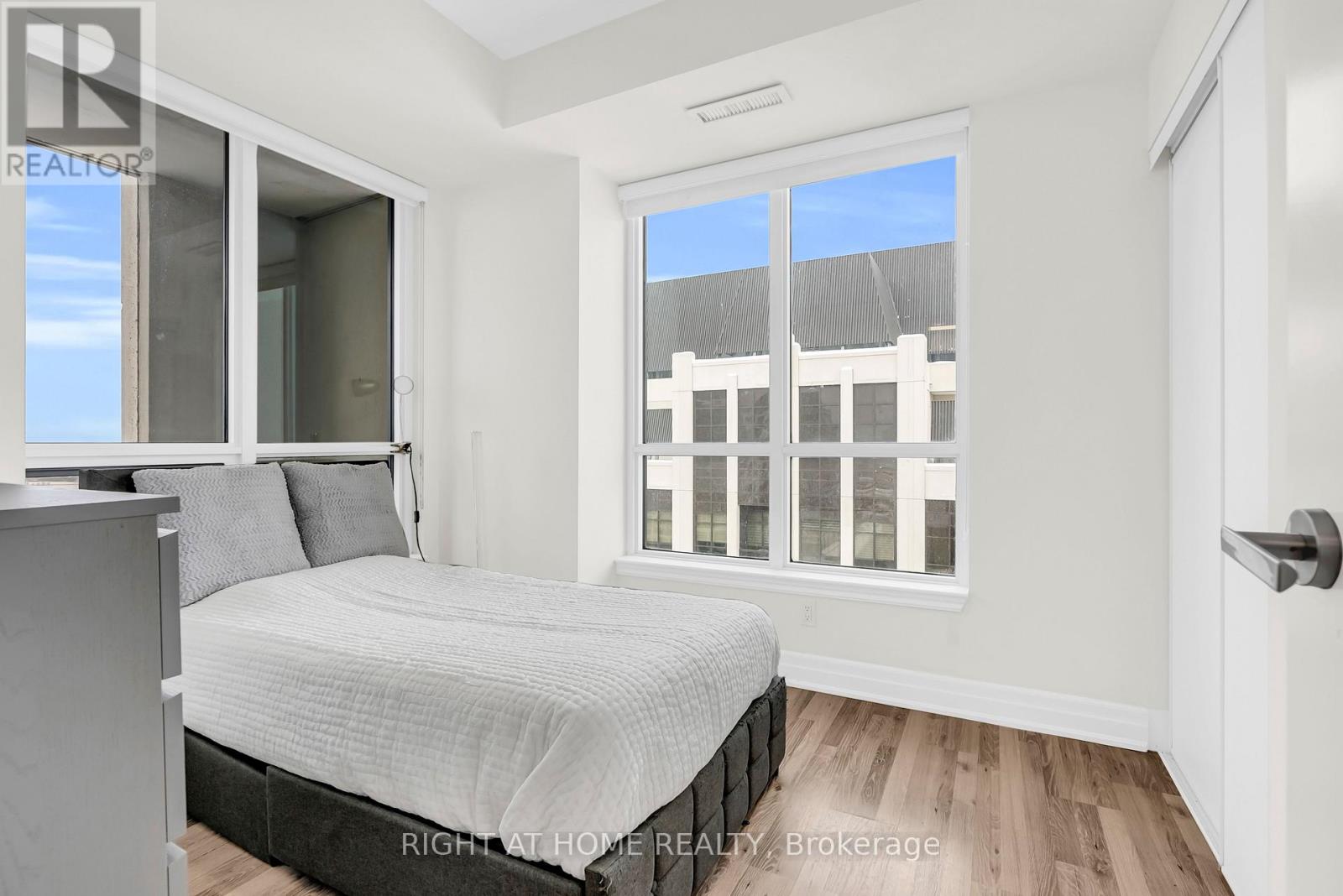 #2309 9075 JANE STREET - 22