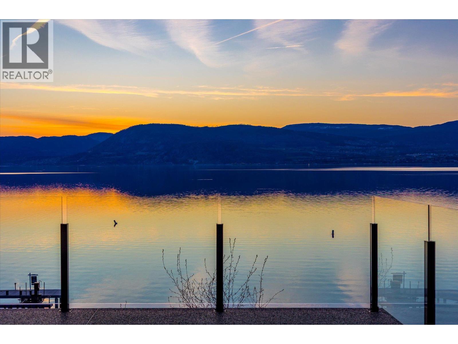 5560 Lakeshore Road - 10