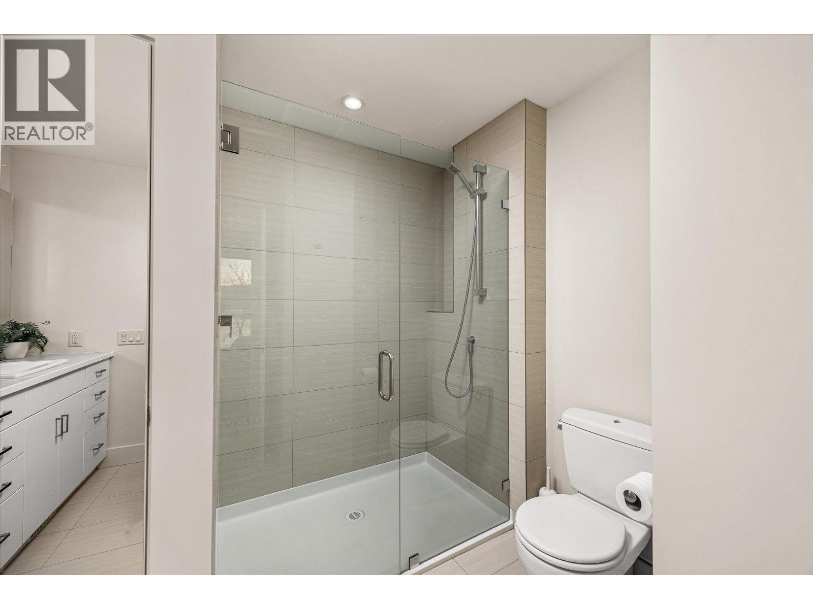 5560 Lakeshore Road - 42